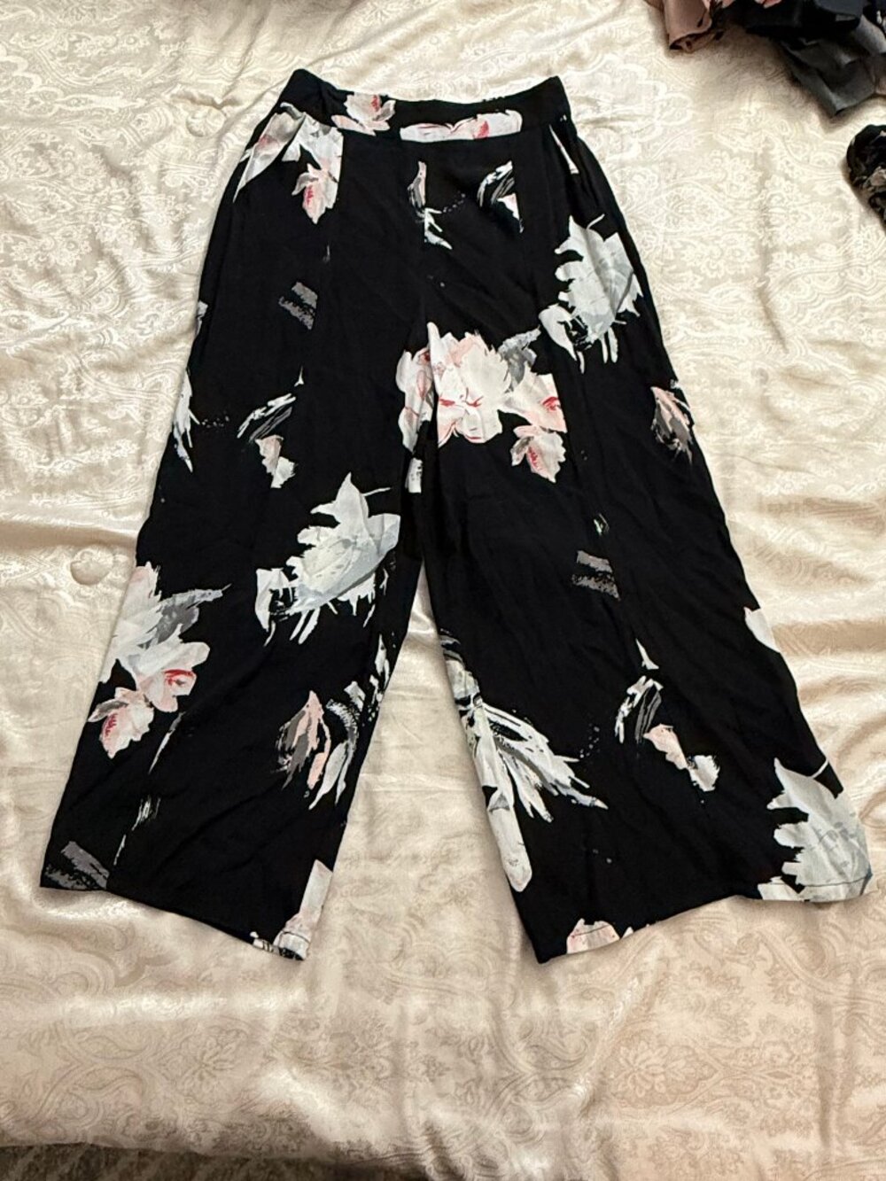 Leith Black Floral Wide-Leg Palazzo Pants — XS